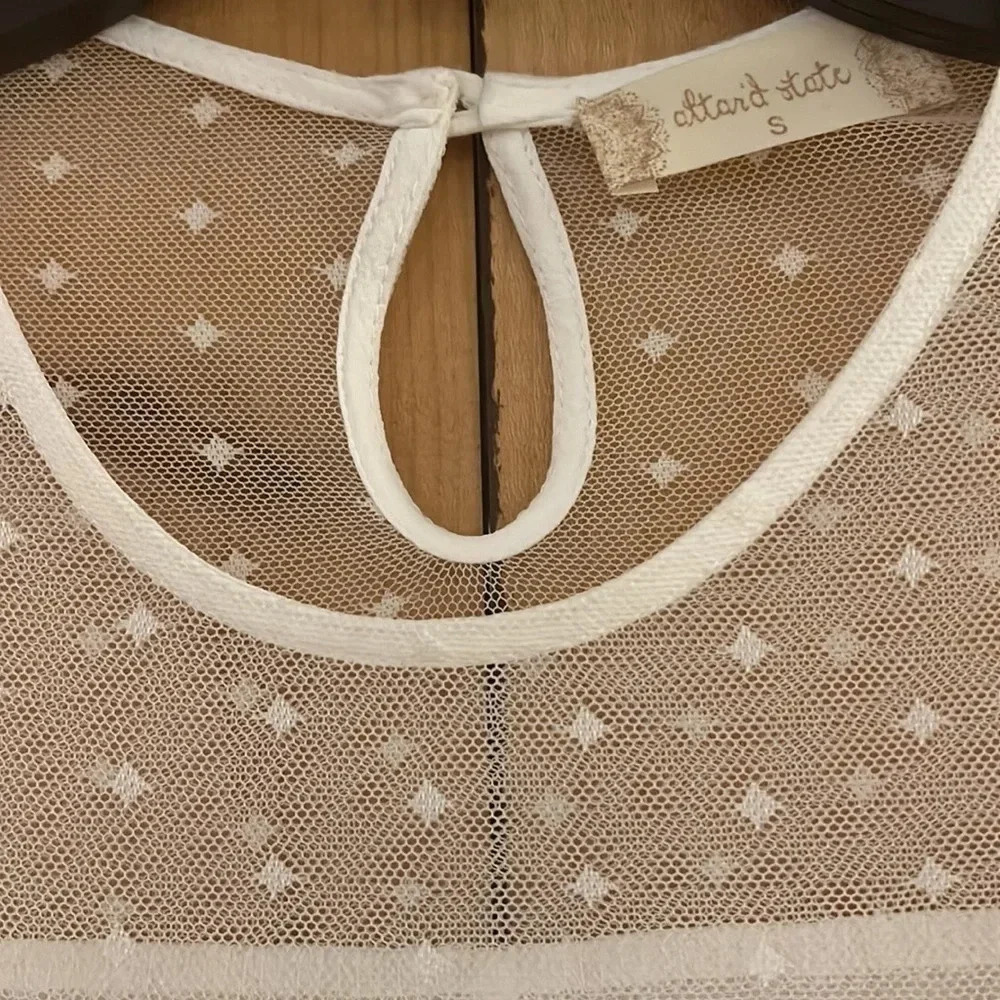 Altar D’ State lovely sheer shoulder, lace and floral top Size S - Picture 2 of 3